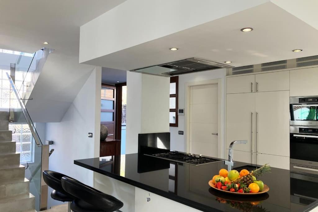 Tranquil Large 6 Bedroom Family Villa Sleeps 20 Near Sitges Sant Pere De Ribes Exterior photo