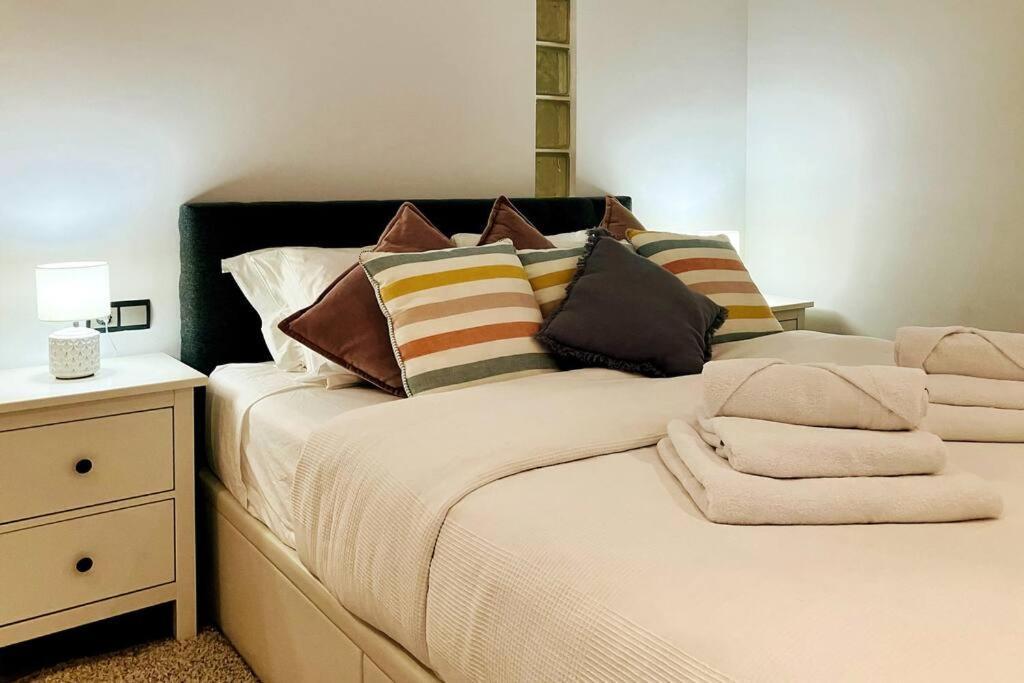 Tranquil Large 6 Bedroom Family Villa Sleeps 20 Near Sitges Sant Pere De Ribes Exterior photo